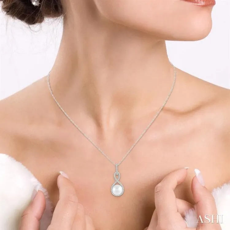1/6 Ctw Twisted Loop 7x7MM Cultured Pearl & Round Cut Diamond Pendant With Chain in 10K White Gold