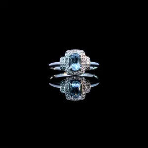 164030 - Aquamarine and diamond ring