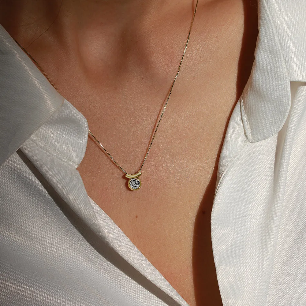 18ct Yellow Gold Brilliant-Cut Diamond and Curved Bar Pendant