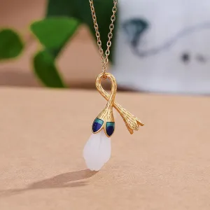 Court style Vintage Natural Hotan White Magnolia Pendant