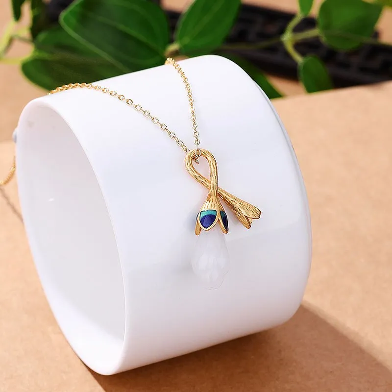 Court style Vintage Natural Hotan White Magnolia Pendant