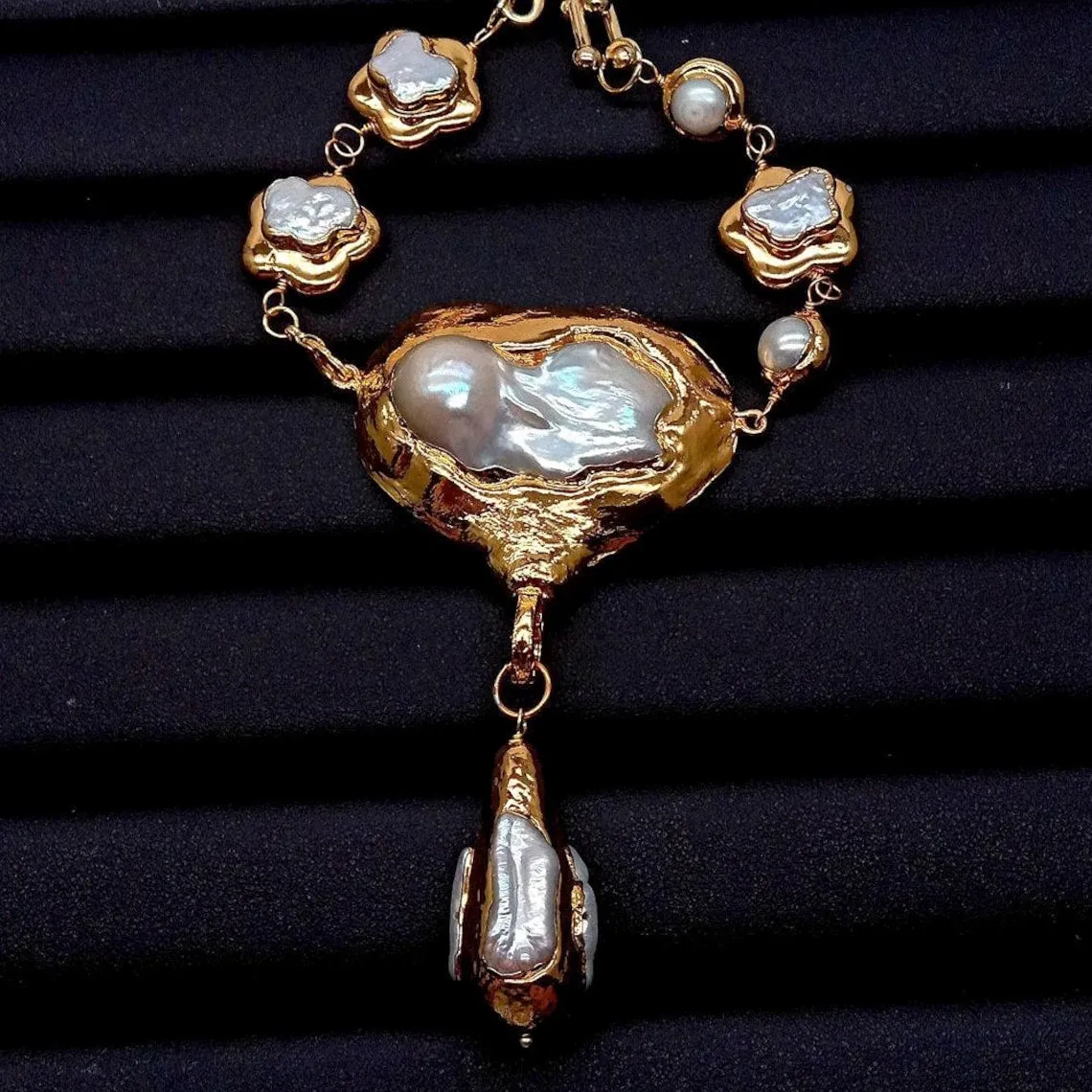 Cultured  white keshi freshwater flower pearl pendent necklace 20"
