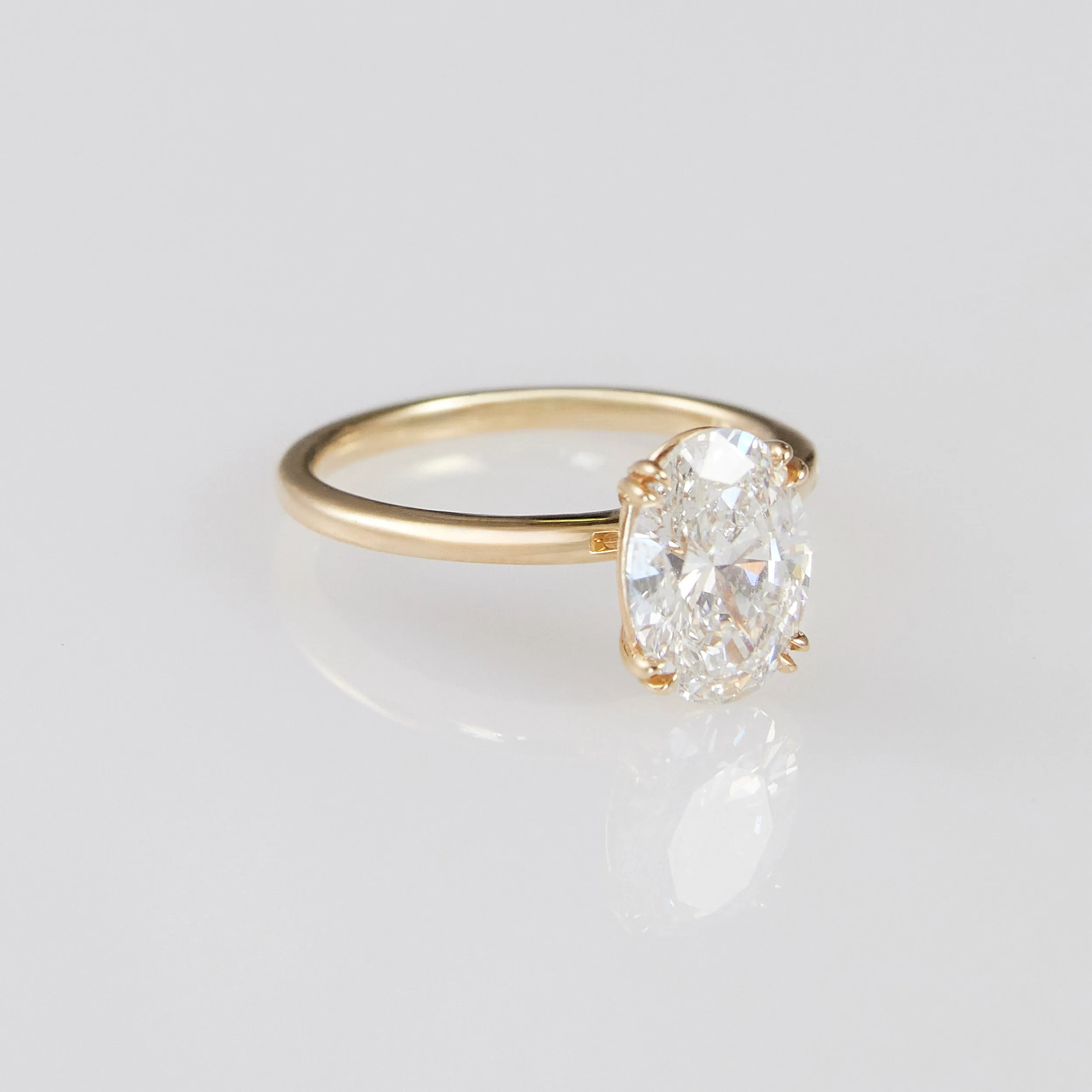 Lotus Oval Solitaire
