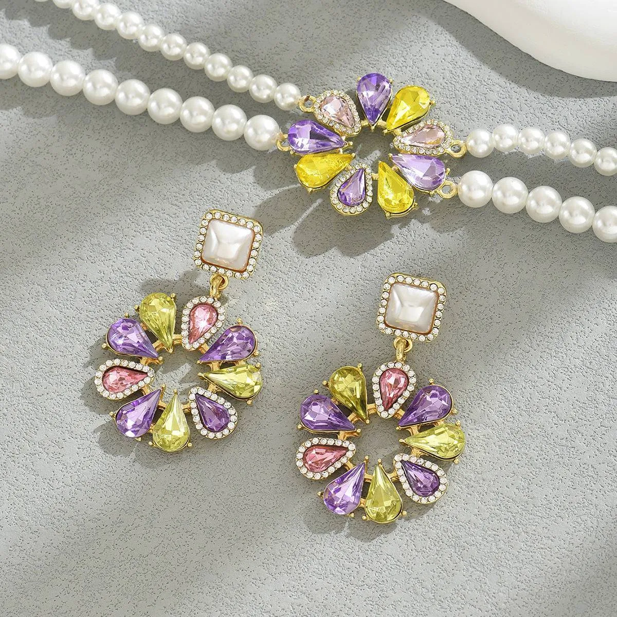 Vintage Floral Pearl Necklace & Earrings Set – Statement Jewelry for Elegant Occasions
